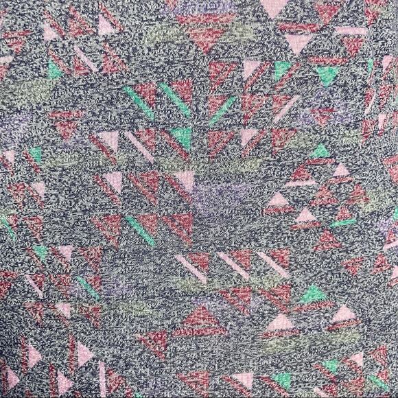 Lularoe Randy T Shirt Raglan Mid Length Sleeves Faded Triangles Gray XS NEW - Picture 7 of 13